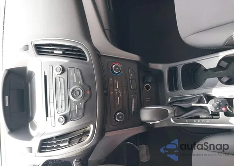 2017 Ford Escape S z USA, uszkodzony, nr VIN 1FMCU0F75HUD12496